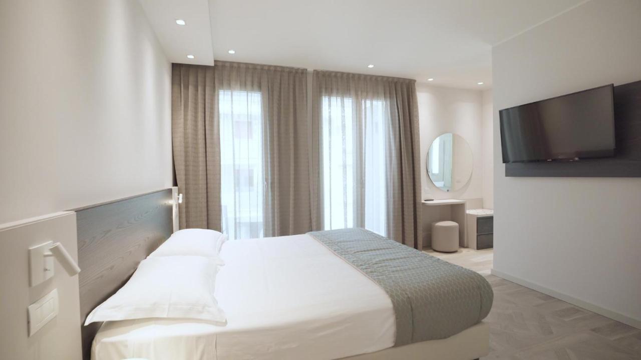 Hotel Savini Bellaria-Igea Marina Esterno foto
