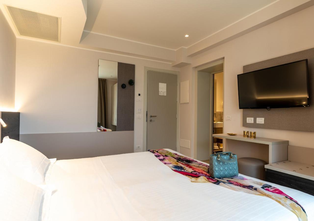 Hotel Savini Bellaria-Igea Marina Esterno foto