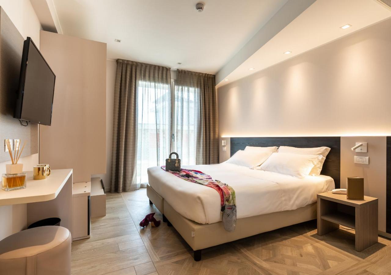 Hotel Savini Bellaria-Igea Marina Esterno foto