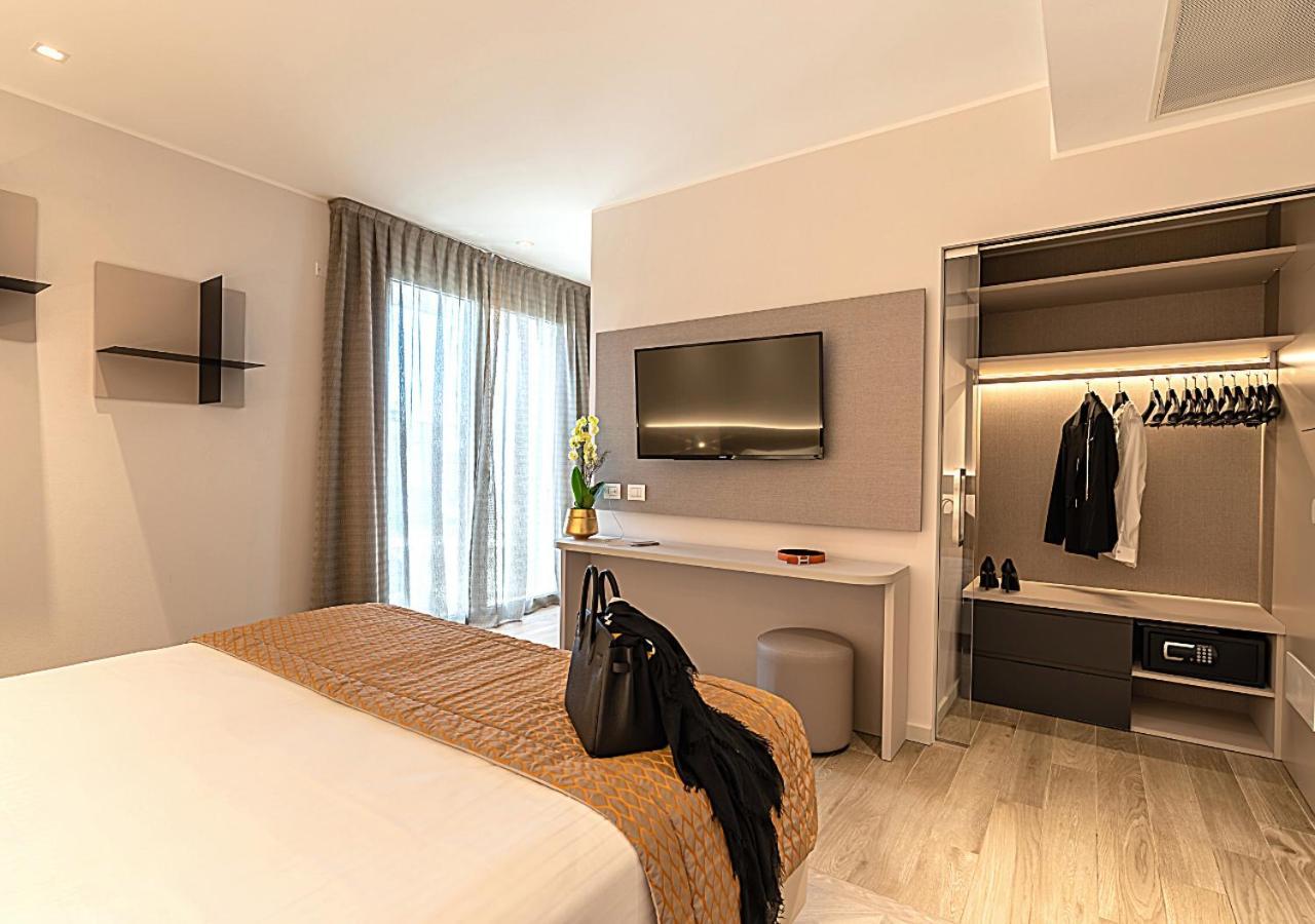Hotel Savini Bellaria-Igea Marina Esterno foto