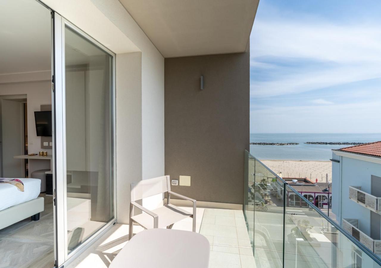Hotel Savini Bellaria-Igea Marina Esterno foto