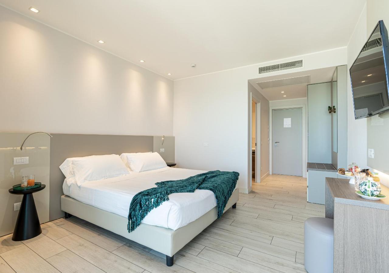 Hotel Savini Bellaria-Igea Marina Esterno foto