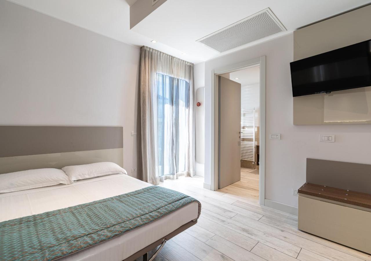 Hotel Savini Bellaria-Igea Marina Esterno foto