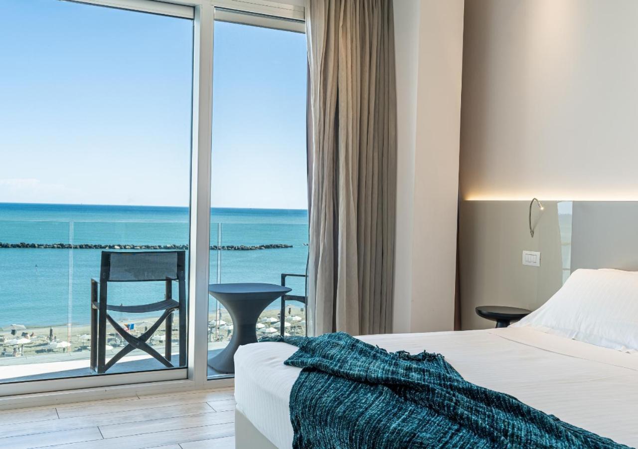 Hotel Savini Bellaria-Igea Marina Esterno foto