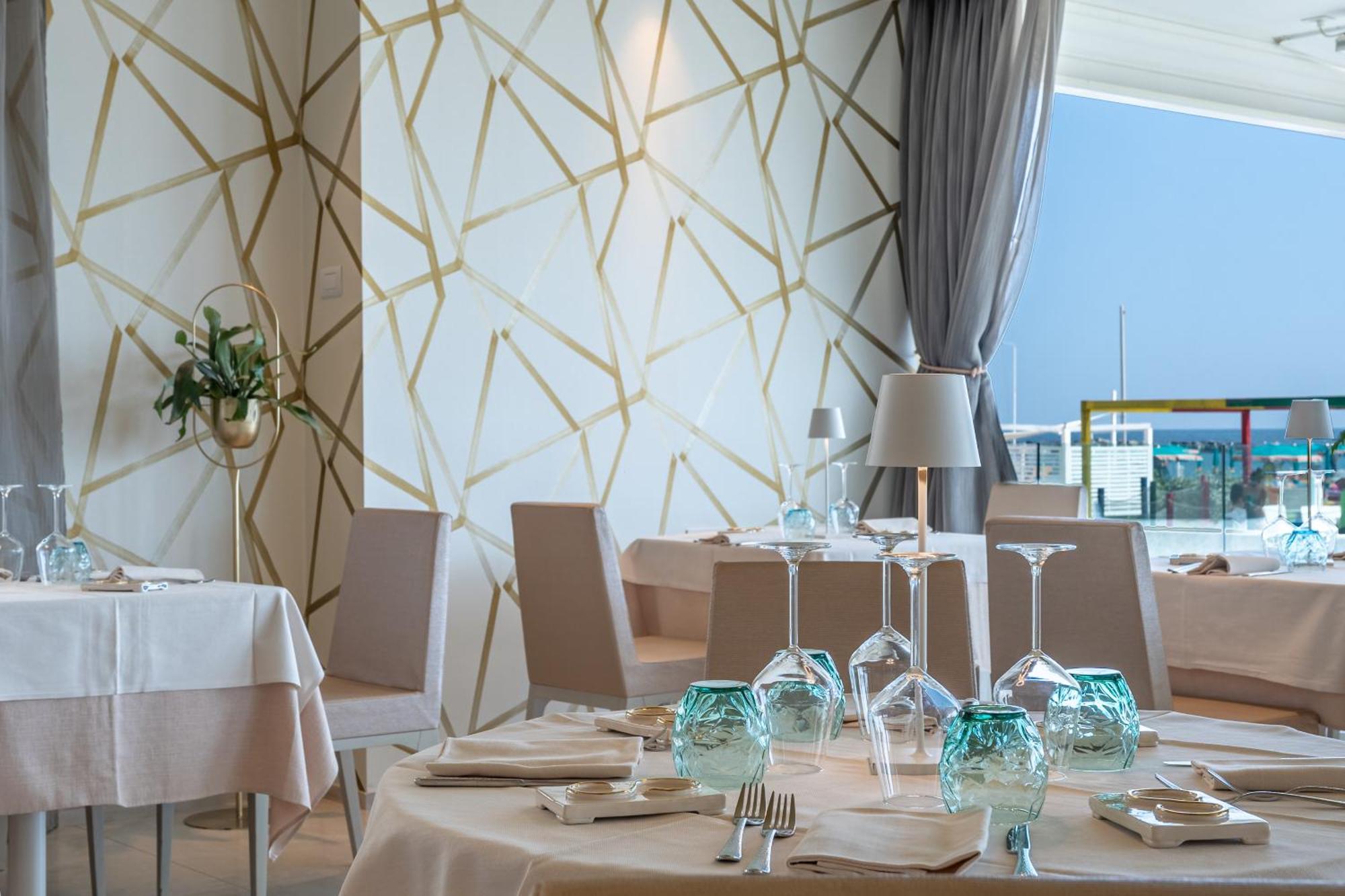 Hotel Savini Bellaria-Igea Marina Esterno foto