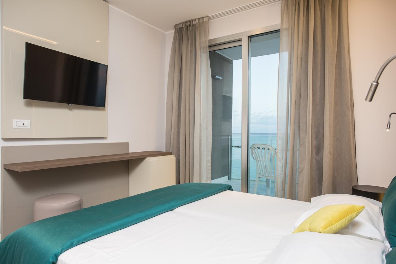 Hotel Savini Bellaria-Igea Marina Esterno foto